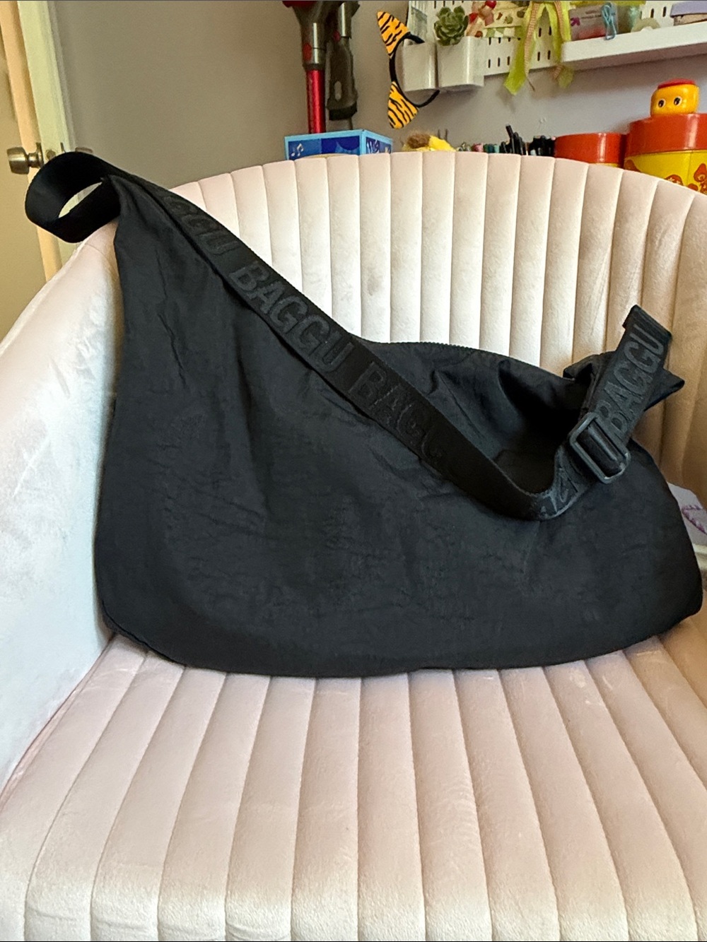 BAGGU Black Crossbody Sling Bag with Logo Strap